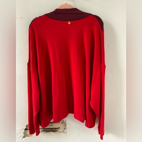 Livi Active Pullover Top NWT - Picture 2 of 2